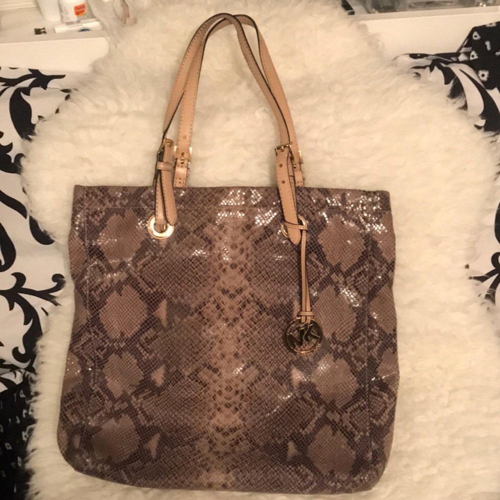 Mk handbag 🔴